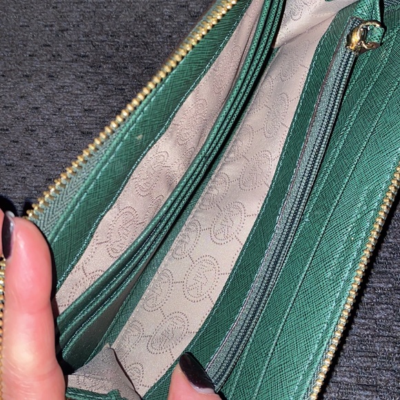 Michael Kors Jet Set Travel Saffiano Leather Quarter Zip Wallet - Picture 7 of 9